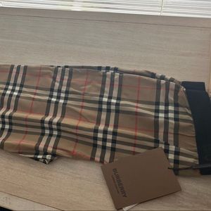 Burberry leggings, size S. Never worn! Tag still on!